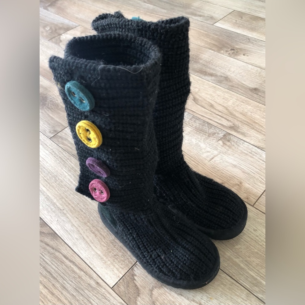 Kids Ugg Boots Knit with Colored Buttons Size 10